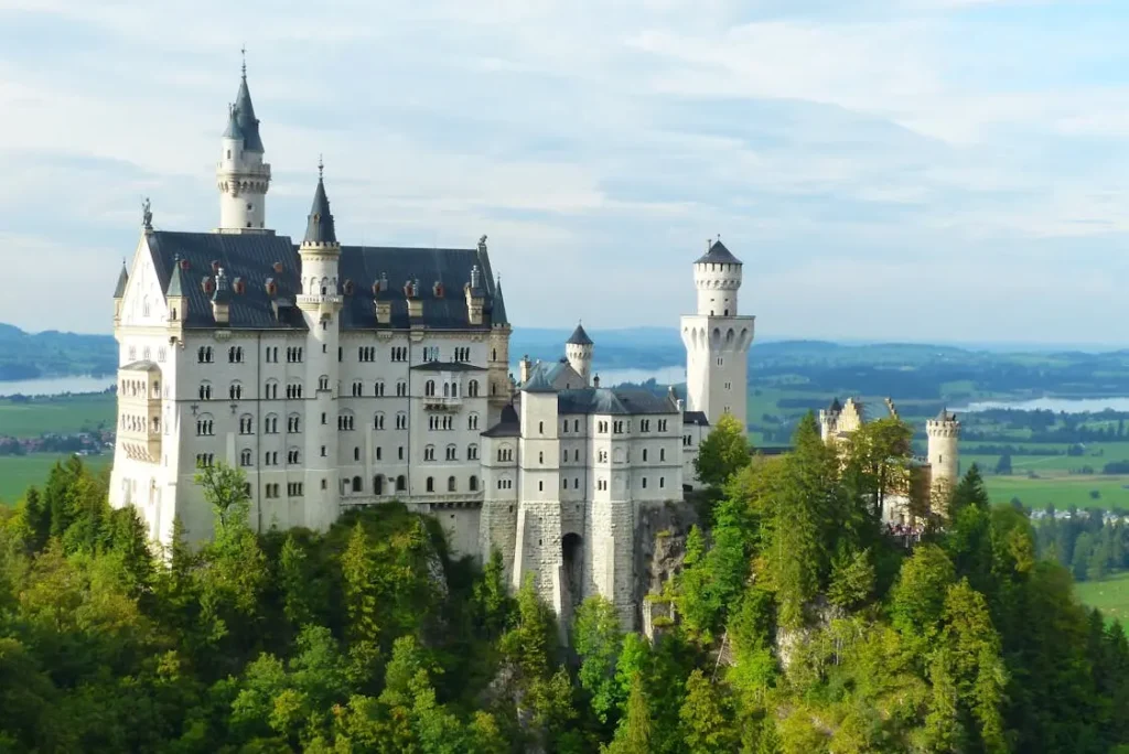 Neuschwanstein Castle-travel guide voyage